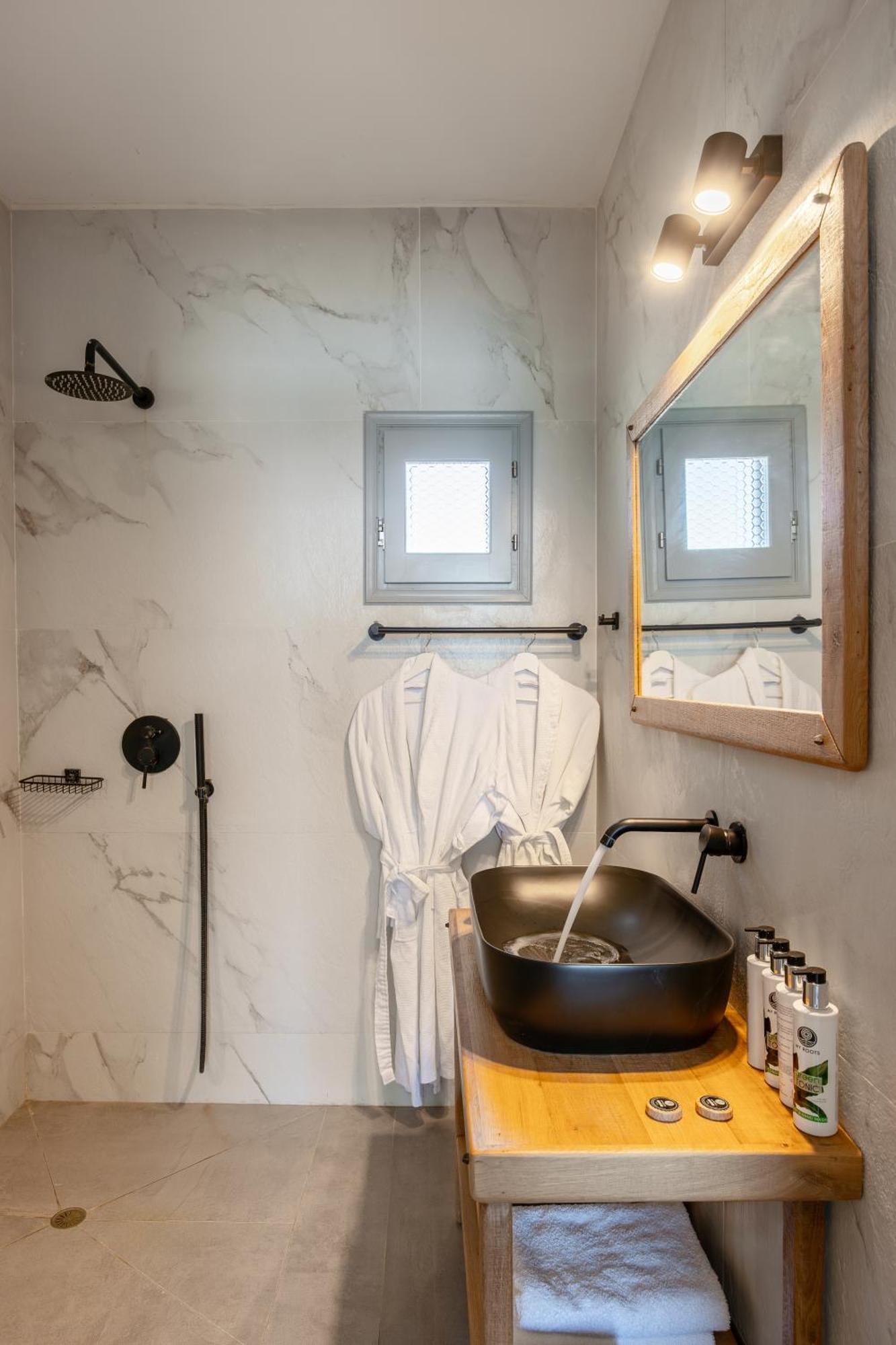 Thermes Luxury Villas And Spa (Adults Only) Мегалохори Екстериор снимка