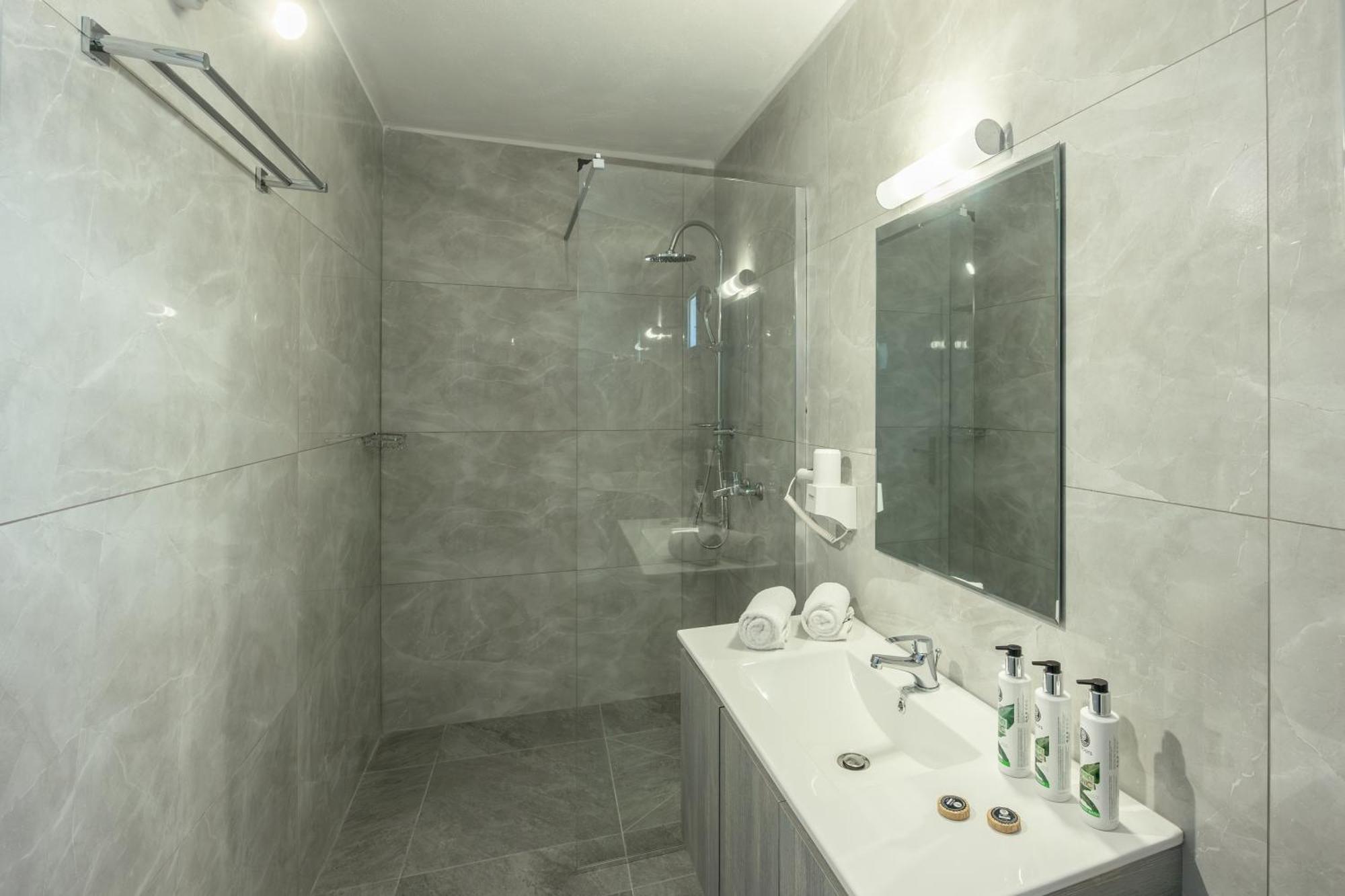 Thermes Luxury Villas And Spa (Adults Only) Мегалохори Екстериор снимка